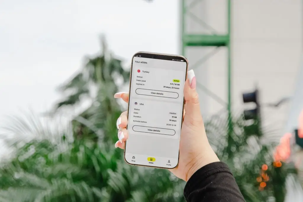 Best eSIM for Singapore travel guide covering Changi Airport Marina Bay Sentosa and business travel connectivity